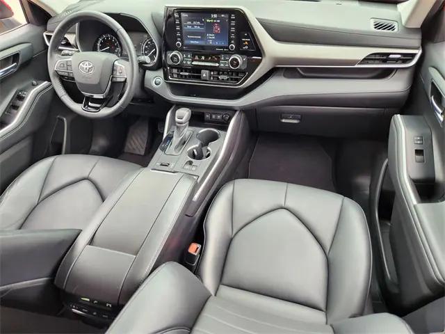 Photo of 2021 Ruby Flare Pearl Toyota Highlander