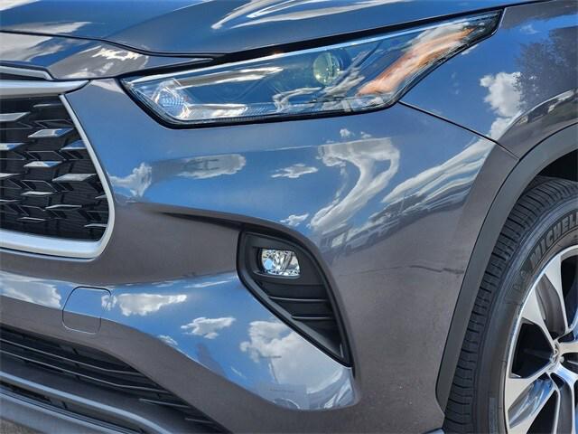Photo of 2024 Gray Toyota Highlander