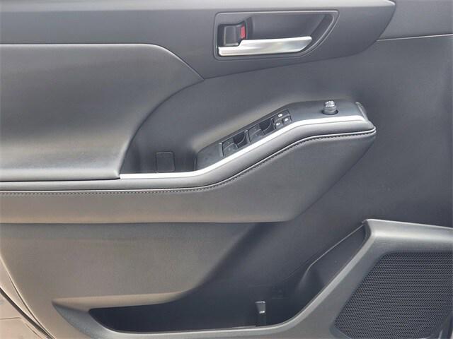 Photo of 2024 Gray Toyota Highlander