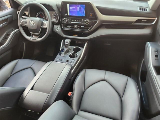 Photo of 2024 Gray Toyota Highlander