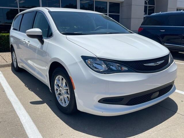 2023 Chrysler Voyager