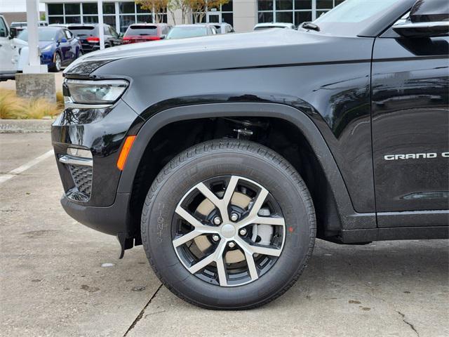 Photo of 2025 Diamond Black Crystal Pearlcoat Jeep Grand Cherokee