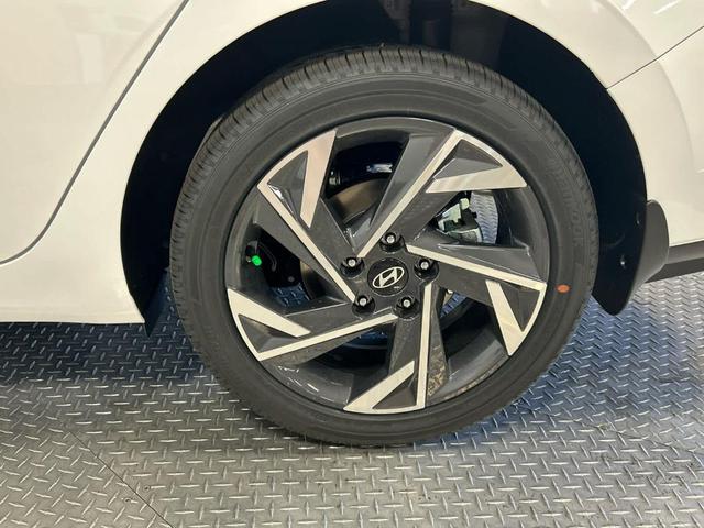 Photo of 2025 White Hyundai ELANTRA HEV