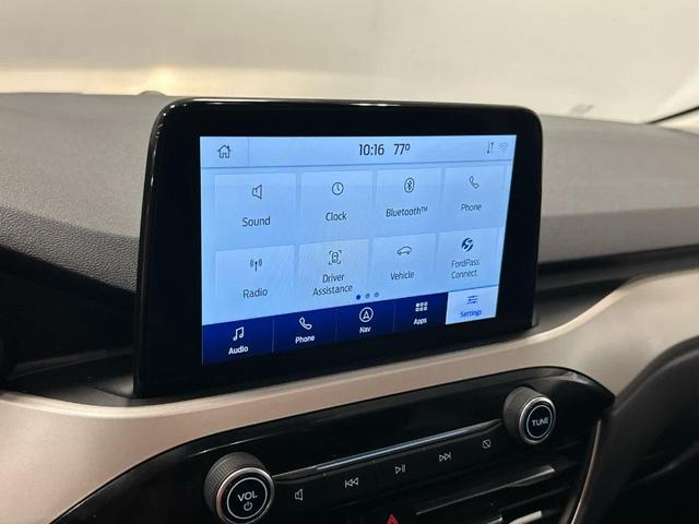 Photo of 2021 Oxford White Ford Escape
