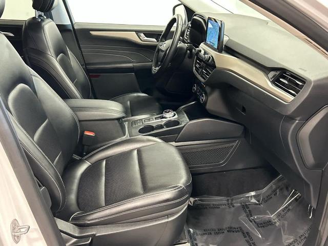Photo of 2021 Oxford White Ford Escape