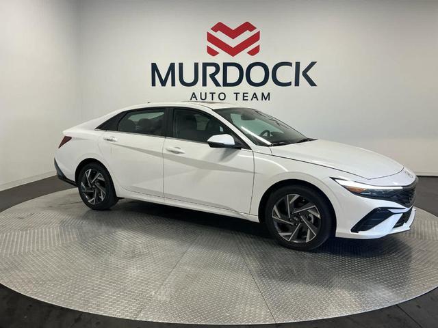 Photo of 2025 White Hyundai ELANTRA HEV