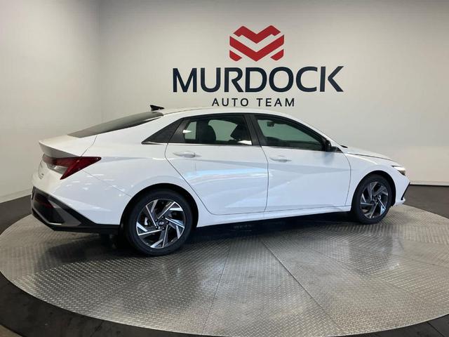 Photo of 2025 White Hyundai ELANTRA HEV