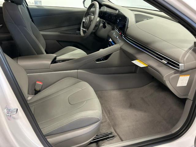 Photo of 2025 White Hyundai ELANTRA HEV