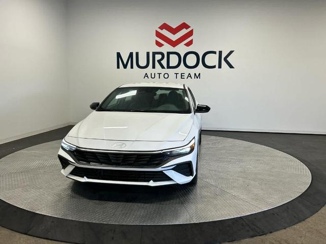 Photo of 2025 White Hyundai ELANTRA HEV