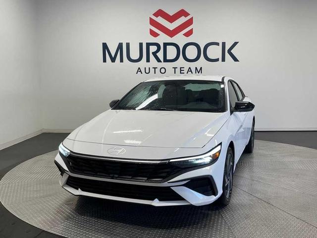 Photo of 2025 White Hyundai ELANTRA HEV