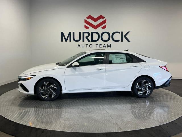 Photo of 2025 White Hyundai ELANTRA HEV