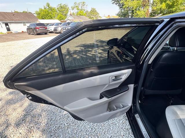 Photo of 2016 Midnight Black Metallic Toyota Camry