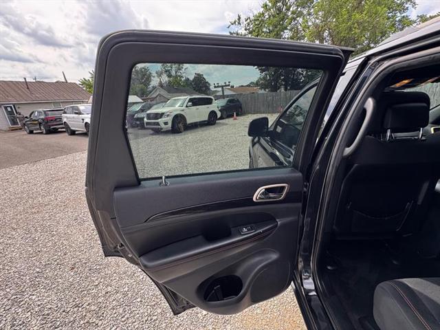 Photo of 2016 Black Jeep Grand Cherokee