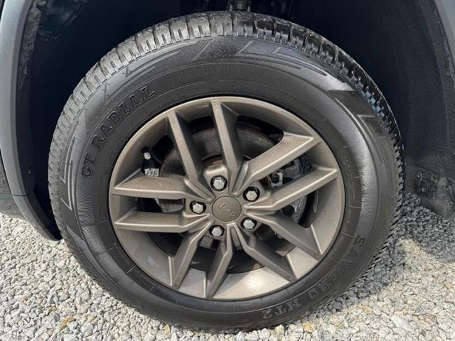 Photo of 2016 Black Jeep Grand Cherokee