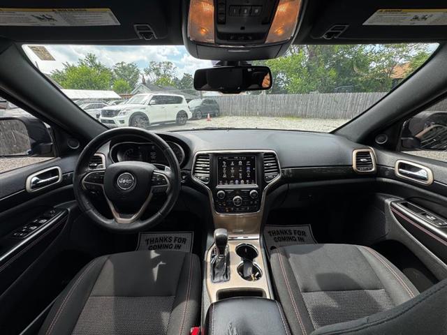 Photo of 2016 Black Jeep Grand Cherokee