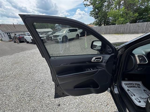 Photo of 2016 Black Jeep Grand Cherokee