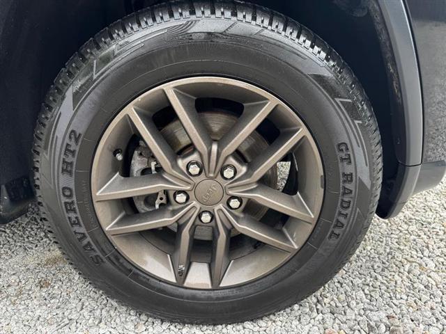Photo of 2016 Black Jeep Grand Cherokee