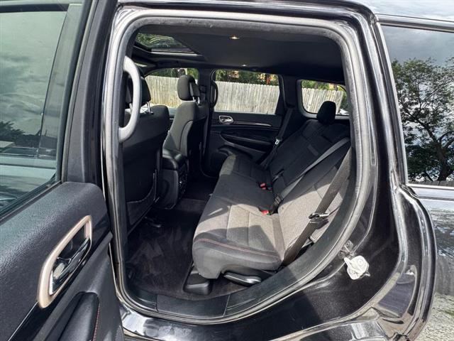 Photo of 2016 Black Jeep Grand Cherokee