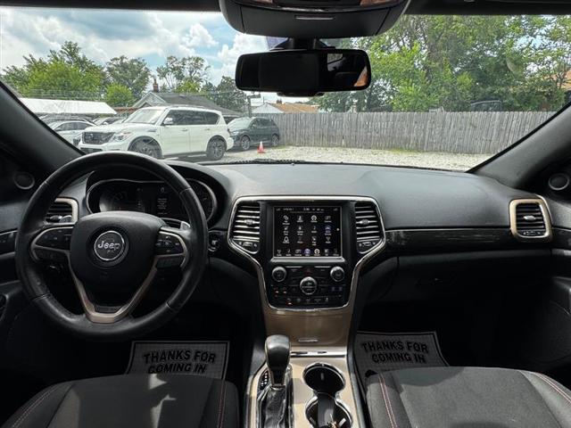 Photo of 2016 Black Jeep Grand Cherokee