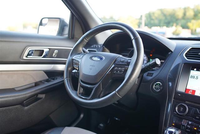 Photo of 2017 Ingot Silver Metallic Ford Explorer