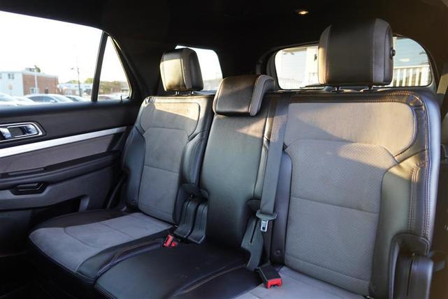 Photo of 2017 Ingot Silver Metallic Ford Explorer
