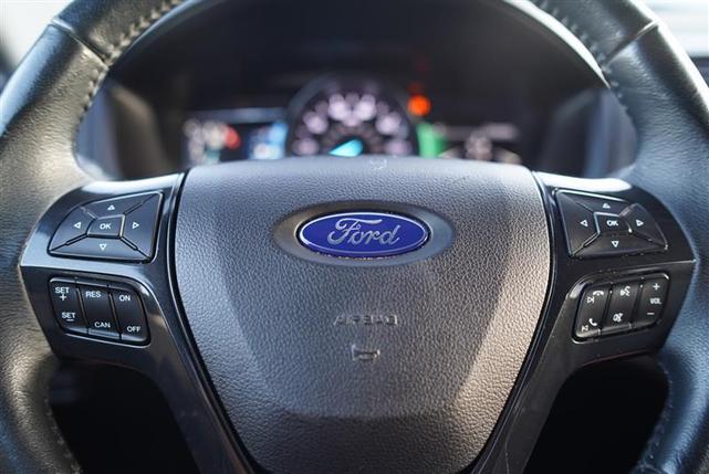 Photo of 2017 Ingot Silver Metallic Ford Explorer