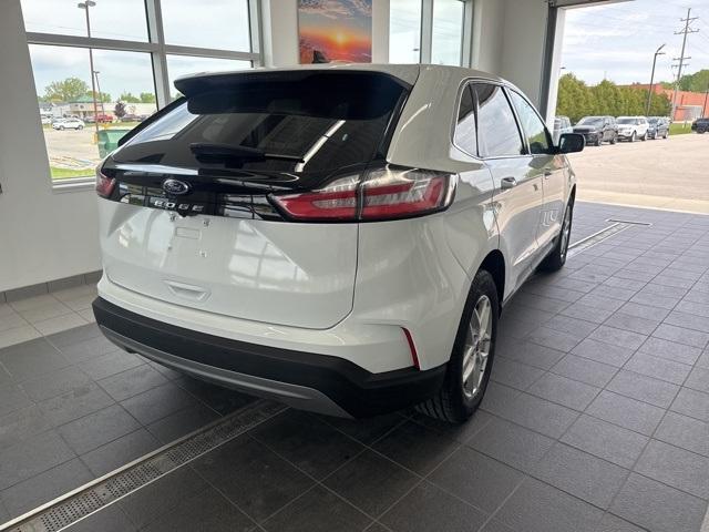 Photo of 2024 Oxford White Ford Edge