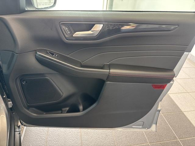 Photo of 2024 Silver Metallic Ford Escape