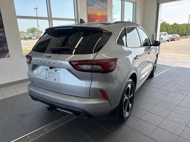 Photo of 2024 Silver Metallic Ford Escape