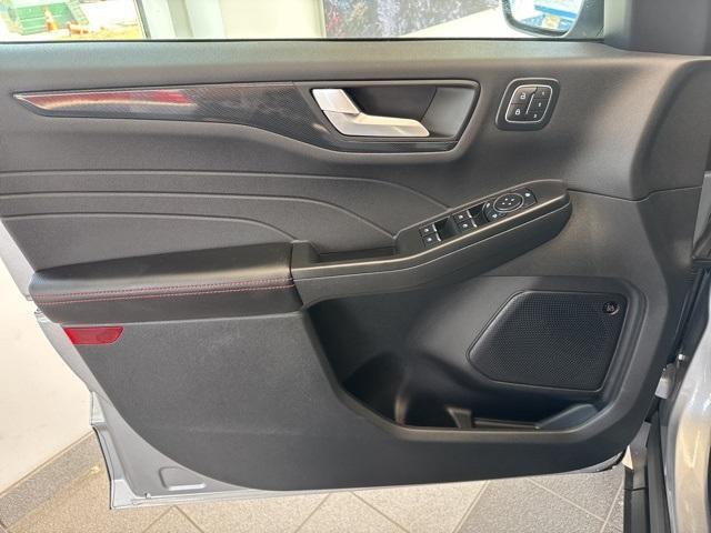 Photo of 2024 Silver Metallic Ford Escape