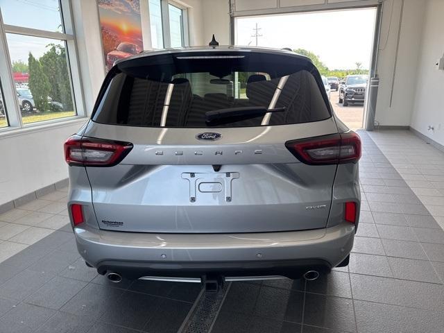 Photo of 2024 Silver Metallic Ford Escape