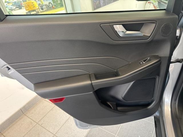Photo of 2024 Silver Metallic Ford Escape