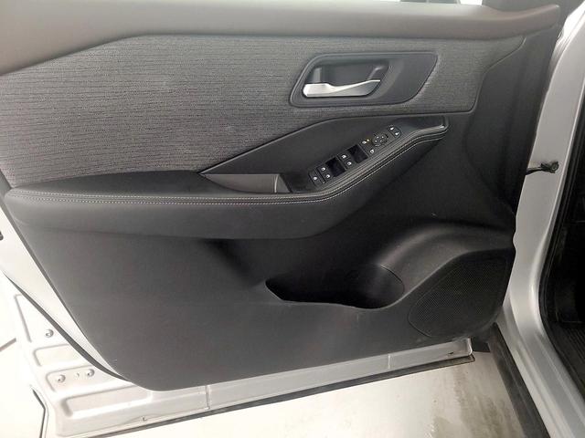 Photo of 2023 Silver Nissan Rogue