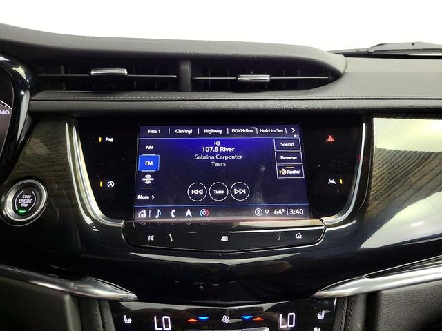 Photo of 2021 White Cadillac XT6
