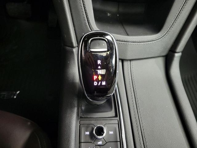 Photo of 2021 White Cadillac XT6