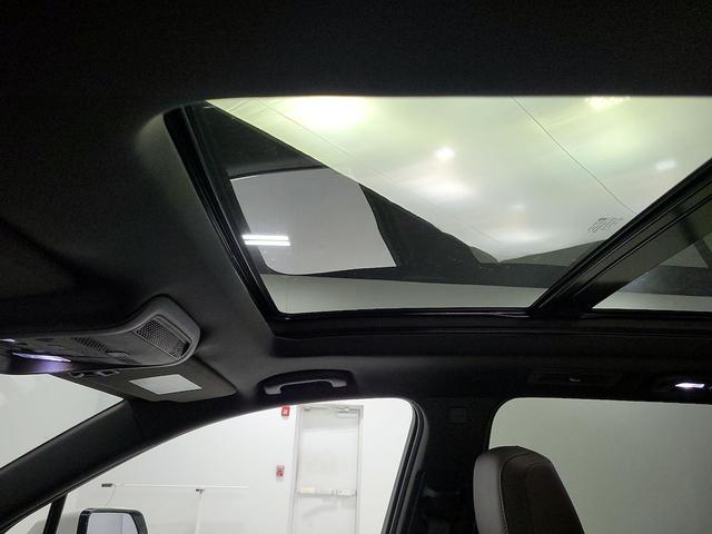 Photo of 2021 White Cadillac XT6