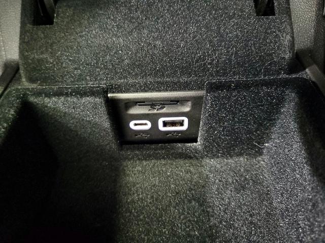 Photo of 2021 White Cadillac XT6