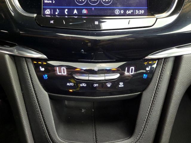 Photo of 2021 White Cadillac XT6