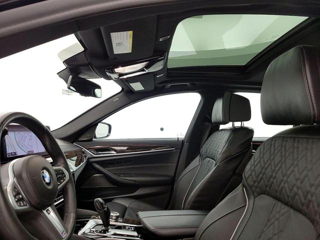 Photo of 2022 Black BMW 540