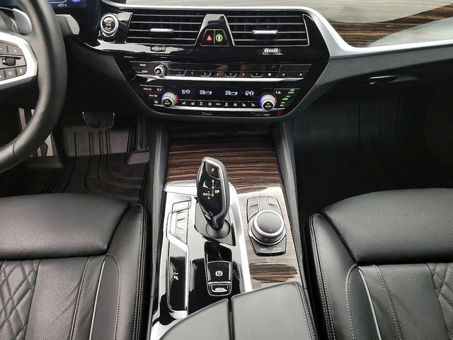 Photo of 2022 Black BMW 540