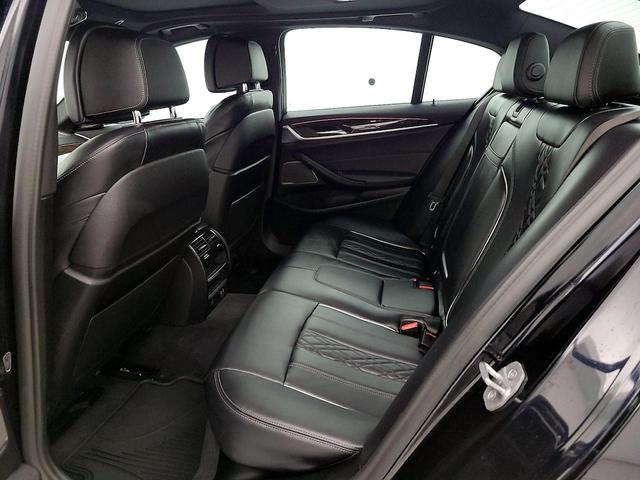 Photo of 2022 Black BMW 540