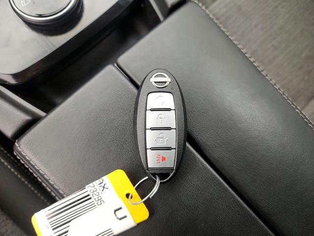 Photo of 2022 White Nissan Rogue