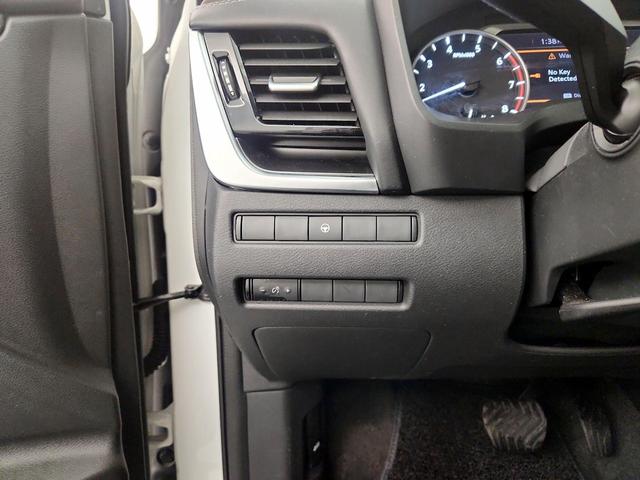 Photo of 2022 White Nissan Rogue