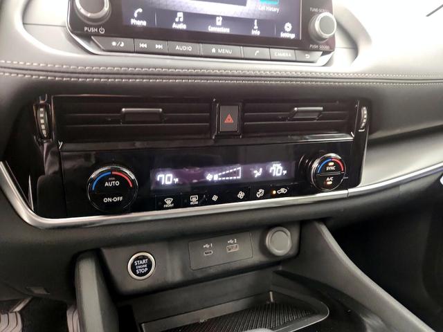 Photo of 2022 White Nissan Rogue