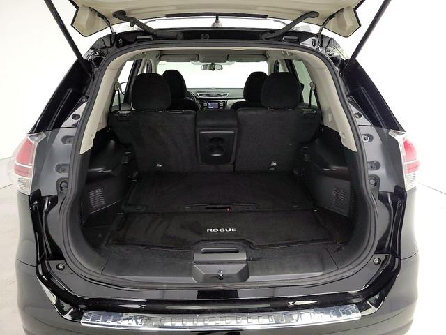 Photo of 2016 Black Nissan Rogue