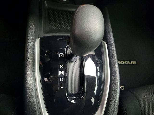 Photo of 2016 Black Nissan Rogue