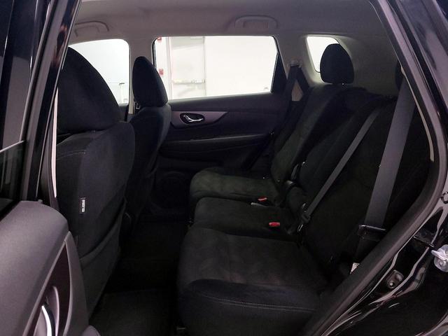 Photo of 2016 Black Nissan Rogue
