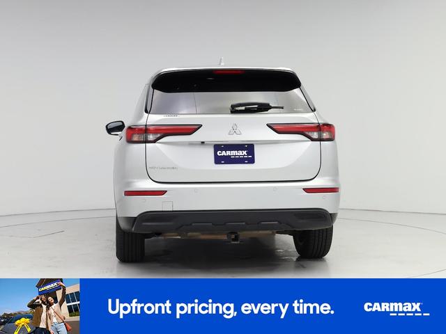 Photo of 2023 Silver Mitsubishi Outlander