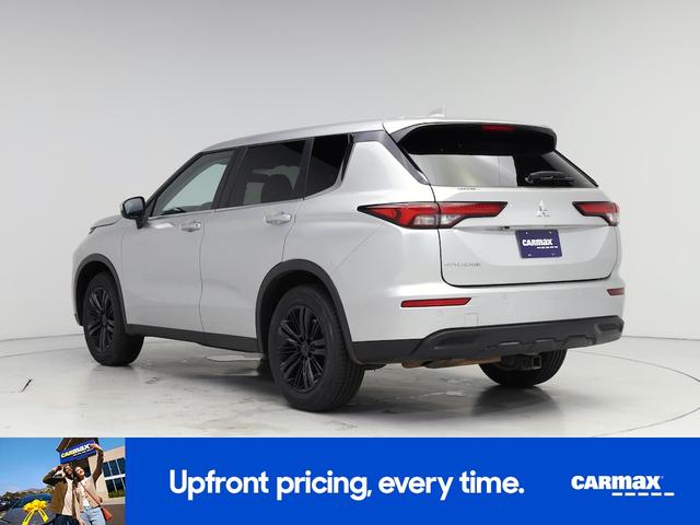 Photo of 2023 Silver Mitsubishi Outlander