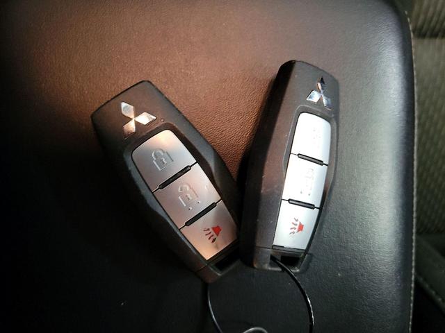 Photo of 2023 Silver Mitsubishi Outlander